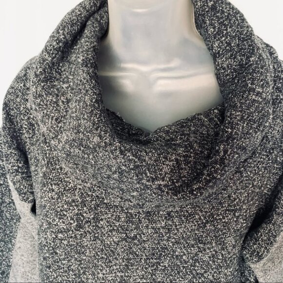 TOMMY HILFIGER  TURTLENECK LOOSE GREY BLACK TOP SWEATER SIZE MEDIUM - Picture 3 of 9